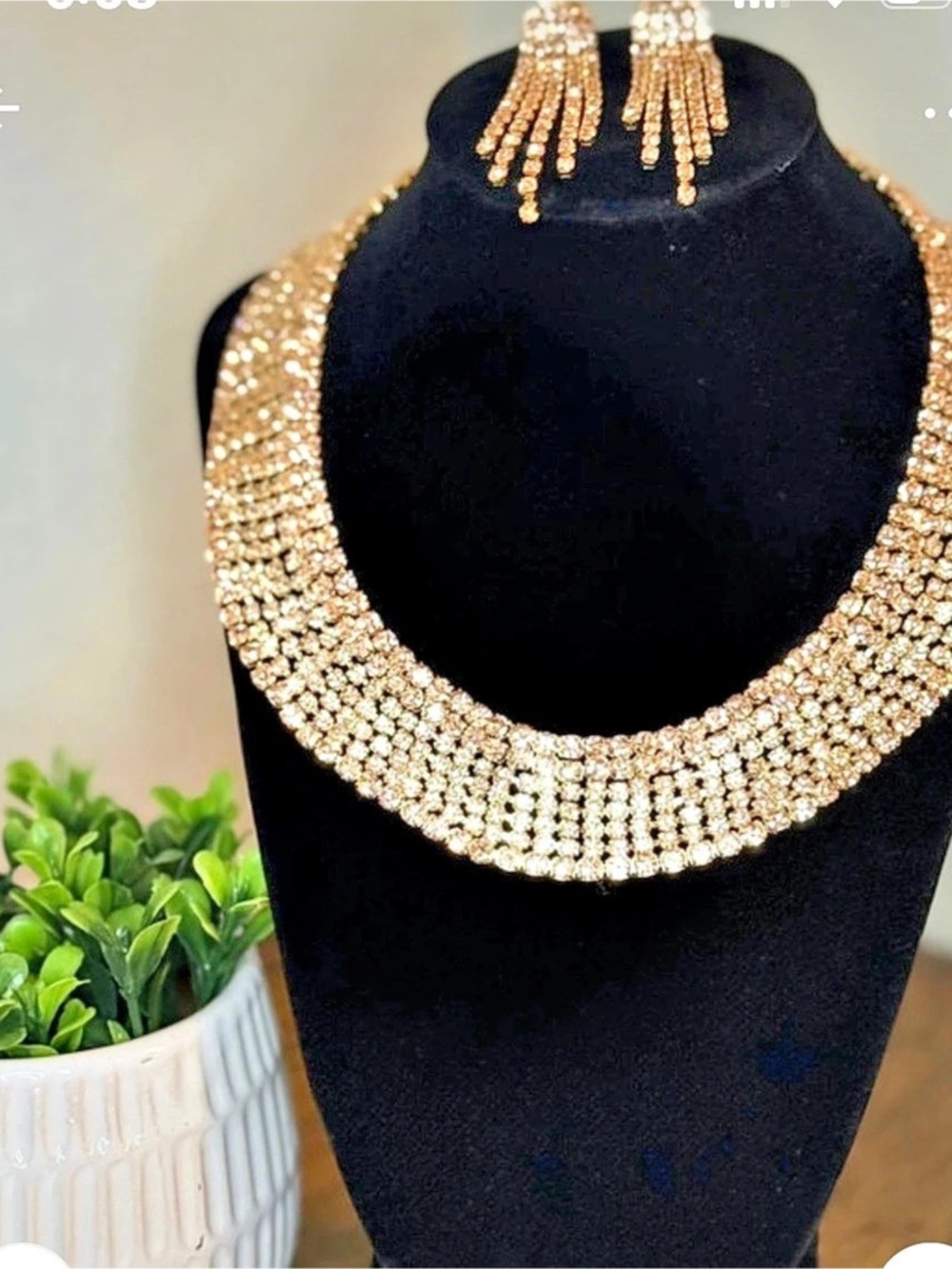 Austrian Crystal Gold Statement Jewelry Set NWT, new never used.
